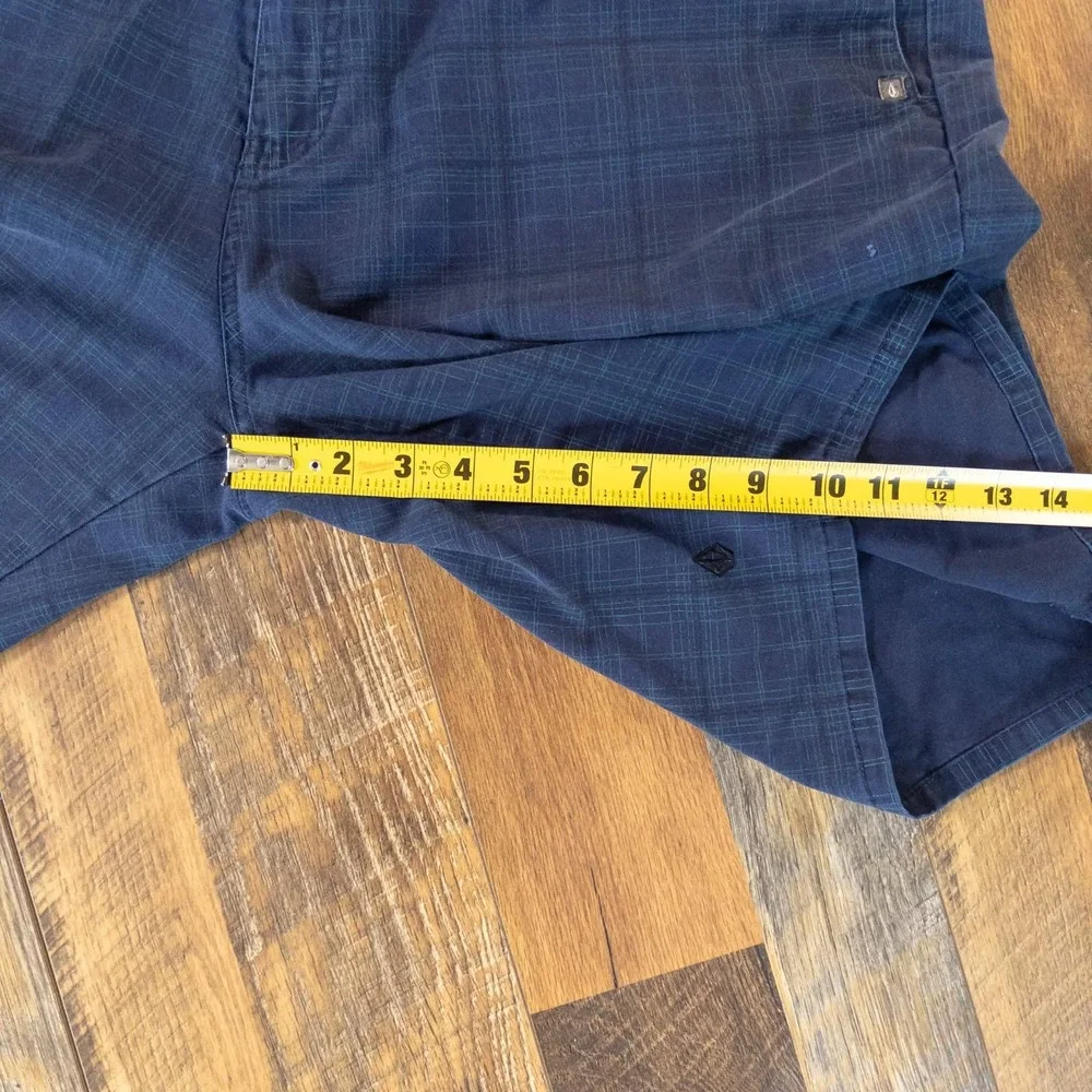 Volcom Corpo Class Walk Shorts Mens W40 Navy Plaid Skate Chino Cotton Y2K